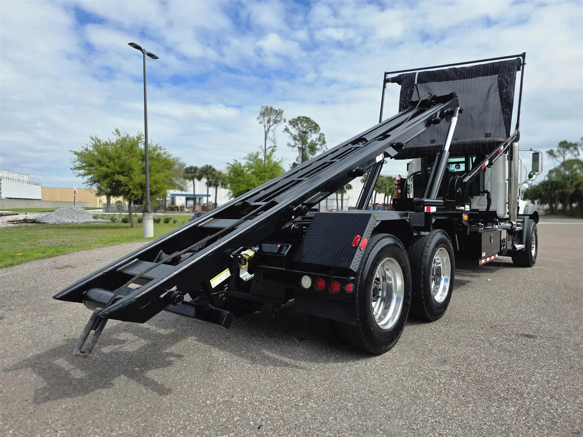 2022 Mack Granite - image 11