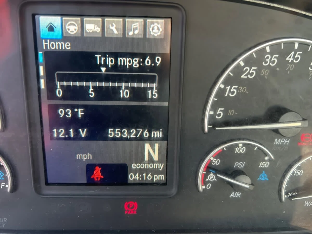 2020 Freightliner Cascadia - image 9