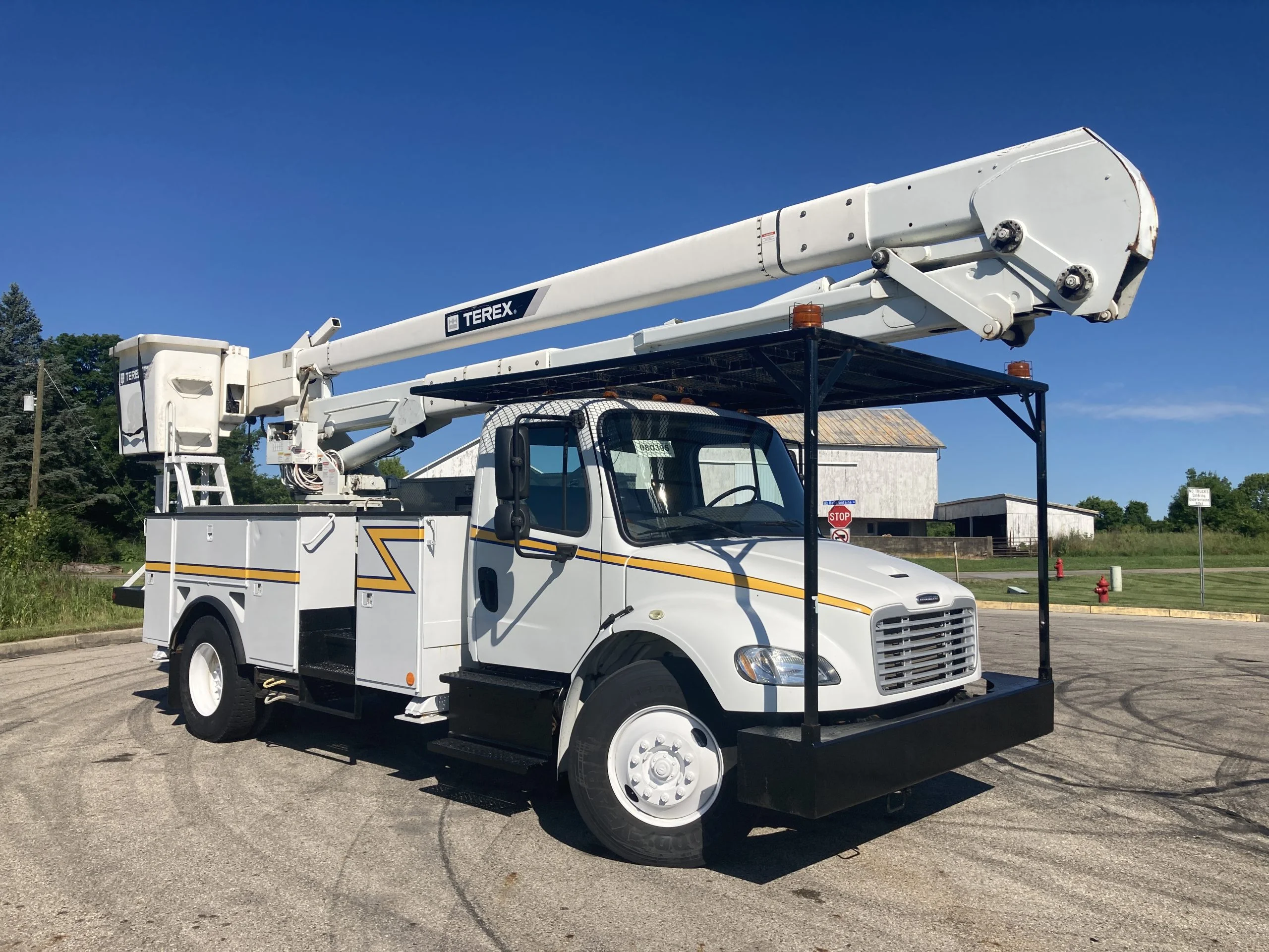 2016 Freightliner M2 106 in Dayton, OH — photo 3