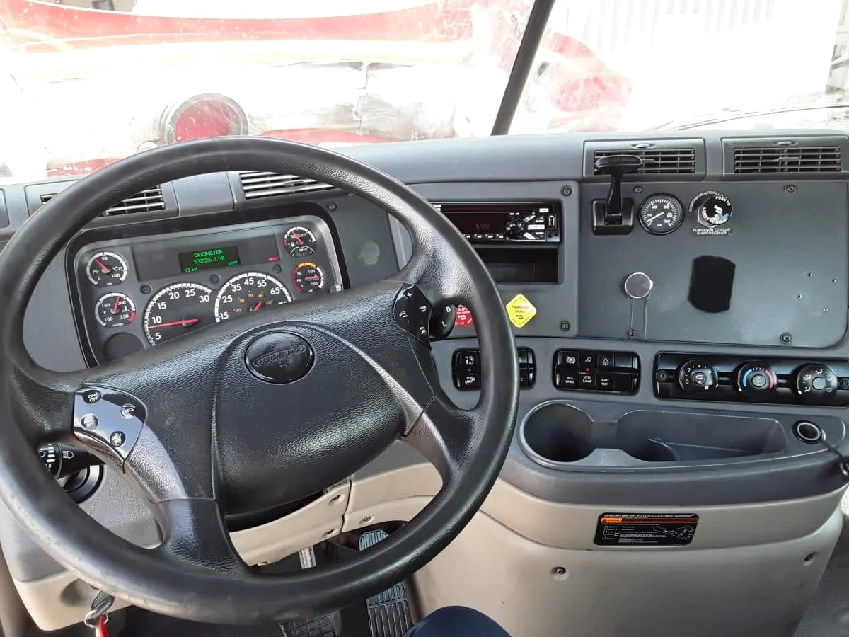 2018 Freightliner Cascadia - image 7