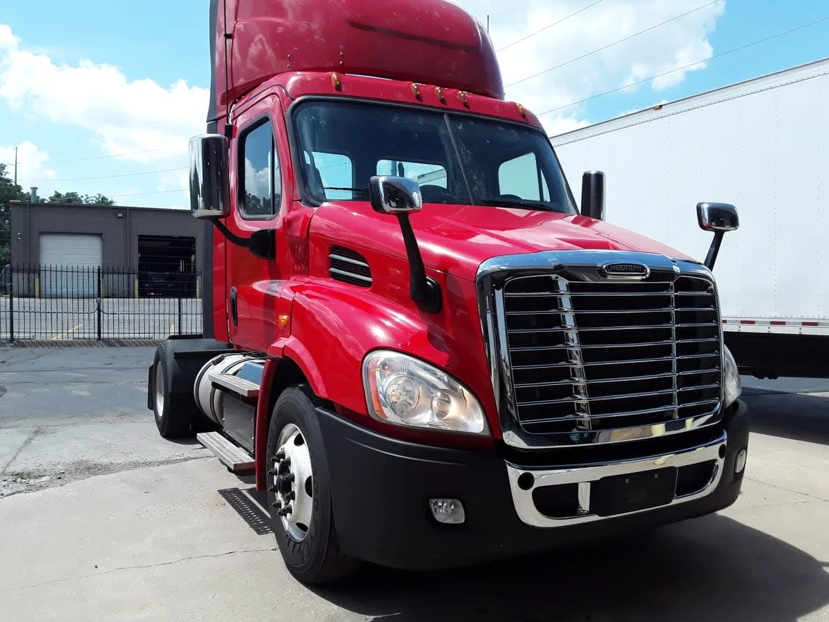 2018 Freightliner Cascadia - image 3