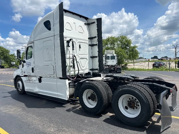 2023 Freightliner Cascadia in Shreveport, LA — photo 5