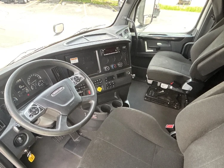 2023 Freightliner Cascadia in Shreveport, LA — photo 10