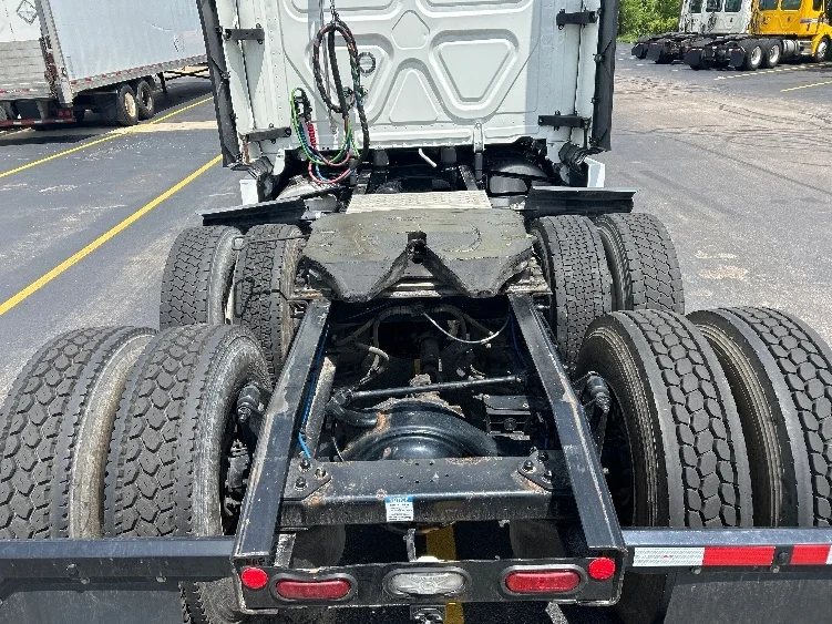 2023 Freightliner Cascadia in Shreveport, LA — photo 6