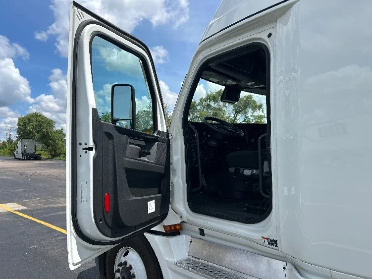 2023 Freightliner Cascadia in Shreveport, LA — photo 9