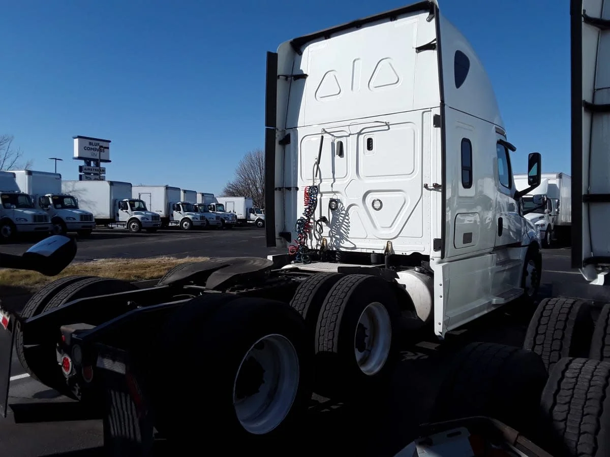 2019 Freightliner Cascadia in Altoona, IA — photo 4