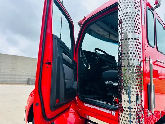 2027 Kenworth T880 in Olathe, KS — photo 44