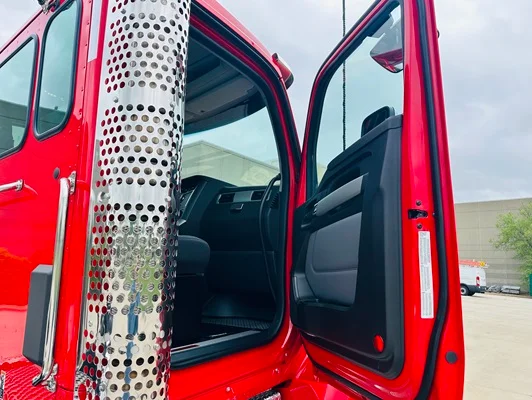 2027 Kenworth T880 in Olathe, KS — photo 45