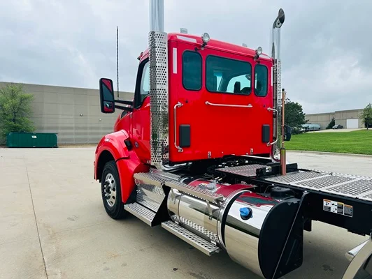 2027 Kenworth T880 in Olathe, KS — photo 23
