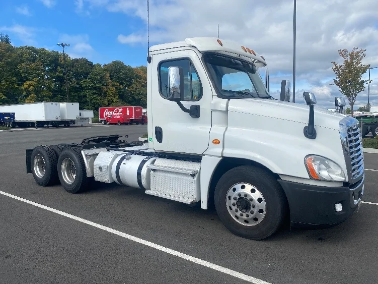 2017 Freightliner Cascadia in Everett, WA