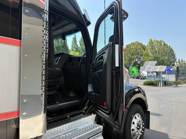 2022 Kenworth W990 in Portland, OR — photo 13