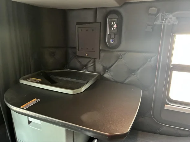 2022 Kenworth W990 in Portland, OR — photo 26
