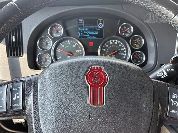 2022 Kenworth W990 in Portland, OR — photo 15