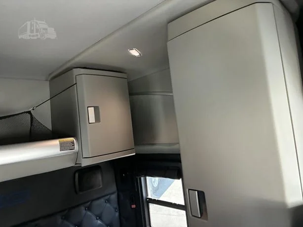 2022 Kenworth W990 in Portland, OR — photo 22