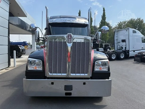 2022 Kenworth W990 in Portland, OR — photo 3