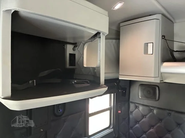 2022 Kenworth W990 in Portland, OR — photo 20