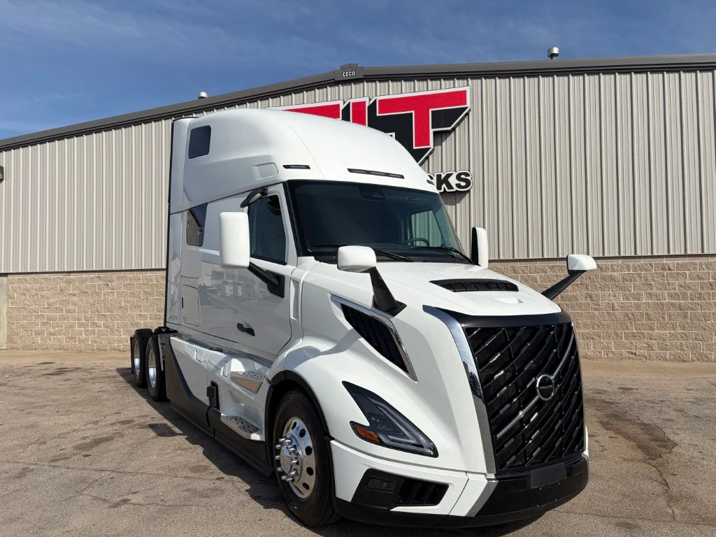 2027 Volvo VNL 860 - image 3