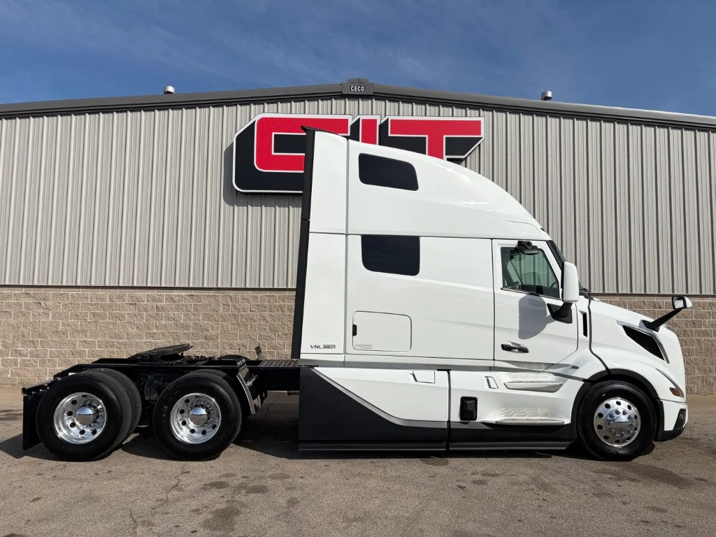 2027 Volvo VNL 860 - image 4