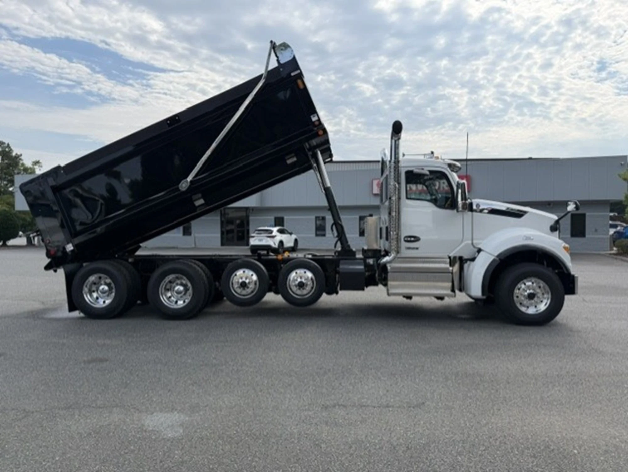 2027 Kenworth T880 in Chesapeake, VA — photo 5