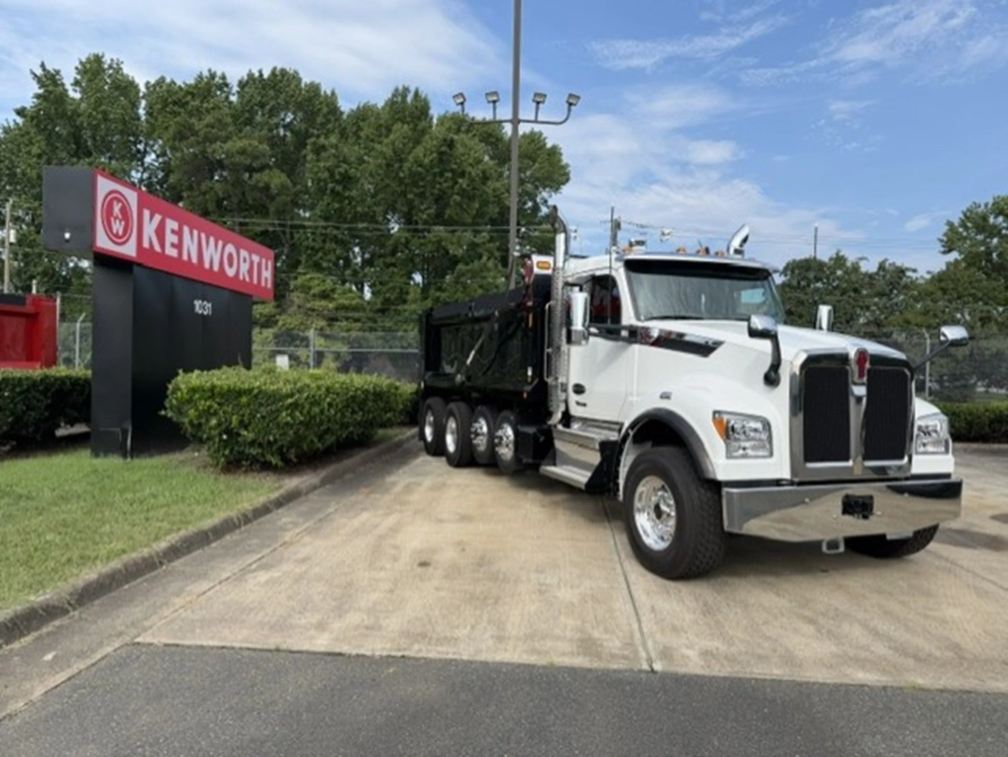 2027 Kenworth T880
