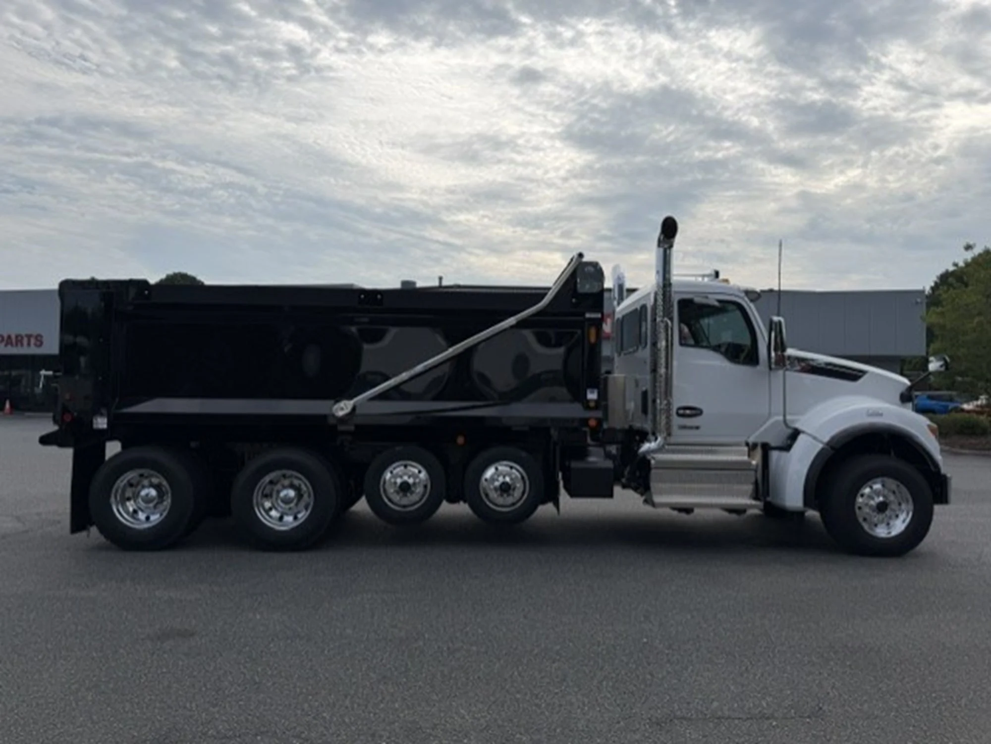 2027 Kenworth T880 in Chesapeake, VA — photo 6