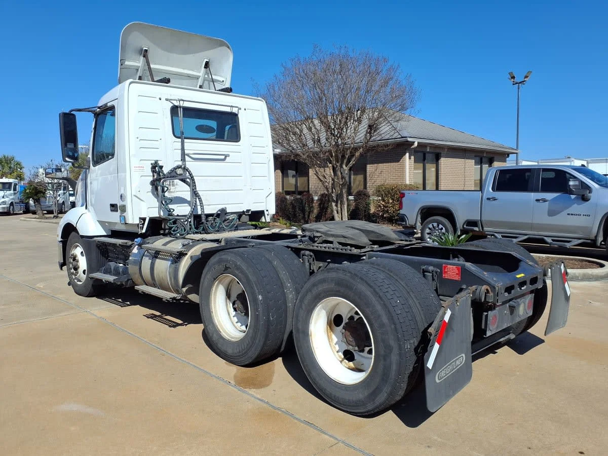 2019 Volvo VNL 860 in Houston, TX — photo 6