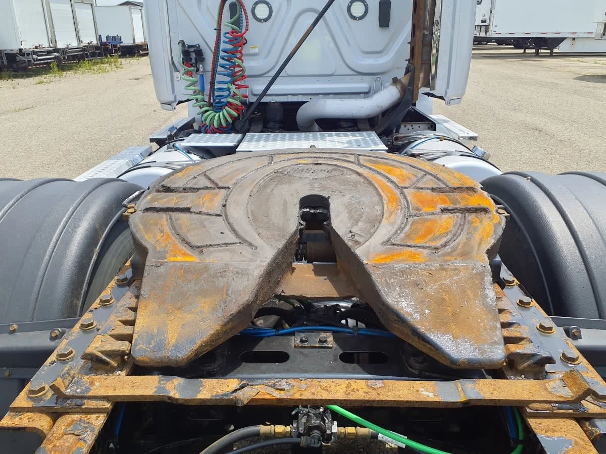 2020 Freightliner Cascadia in Wayland, MI — photo 12