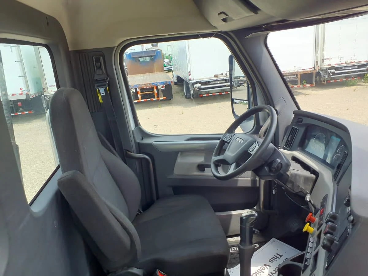 2020 Freightliner Cascadia in Wayland, MI — photo 7