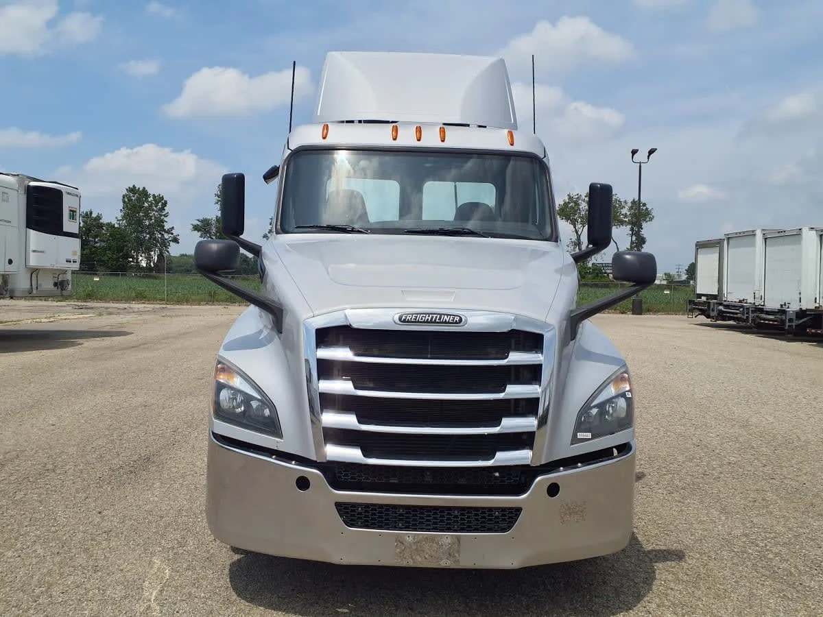 2020 Freightliner Cascadia in Wayland, MI — photo 2