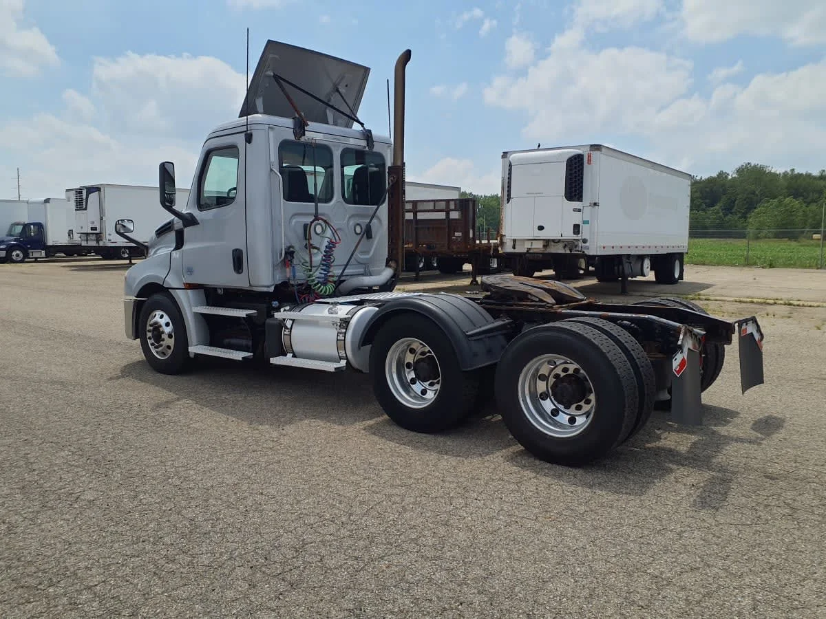 2020 Freightliner Cascadia in Wayland, MI — photo 6