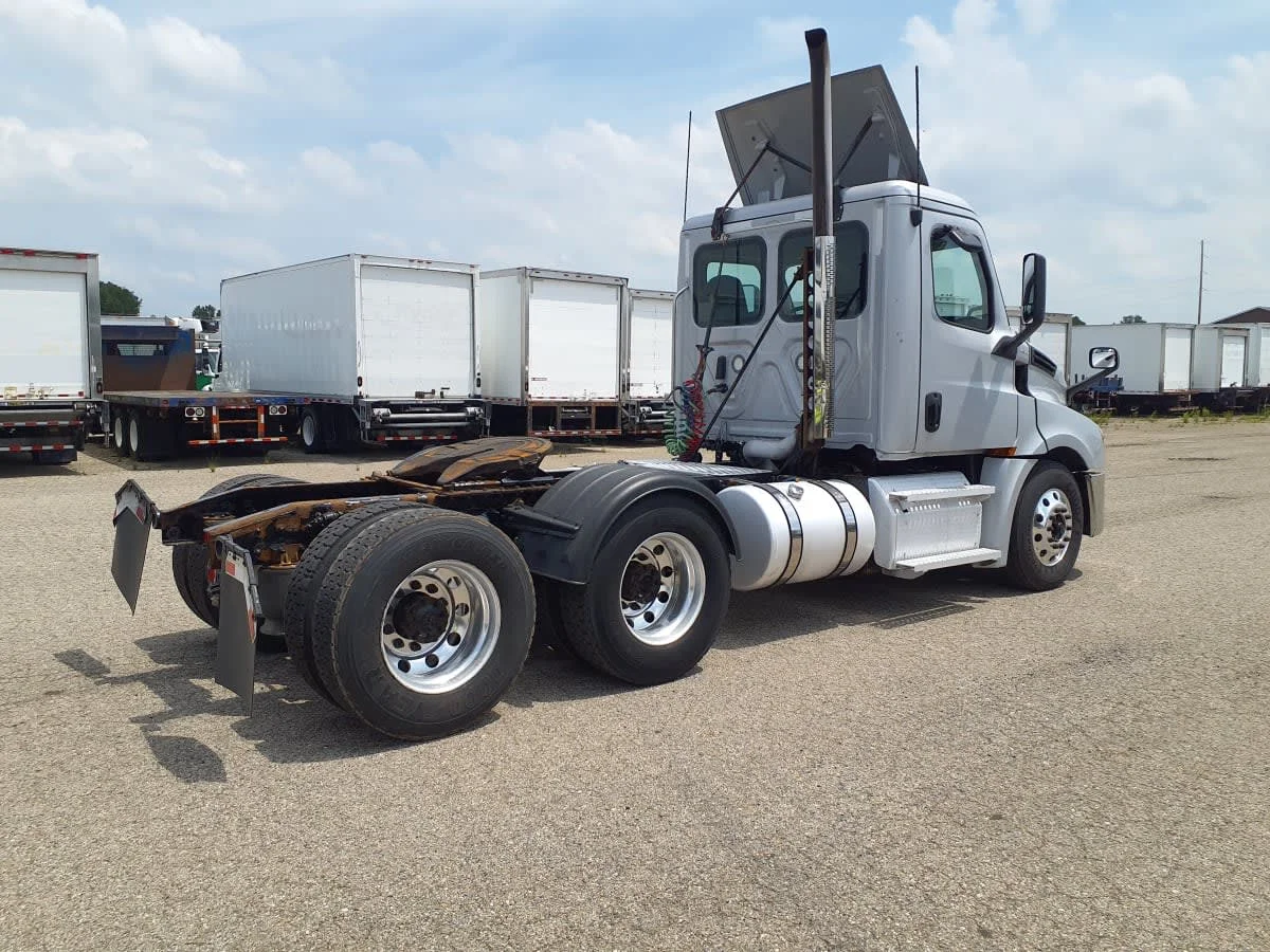 2020 Freightliner Cascadia in Wayland, MI — photo 4