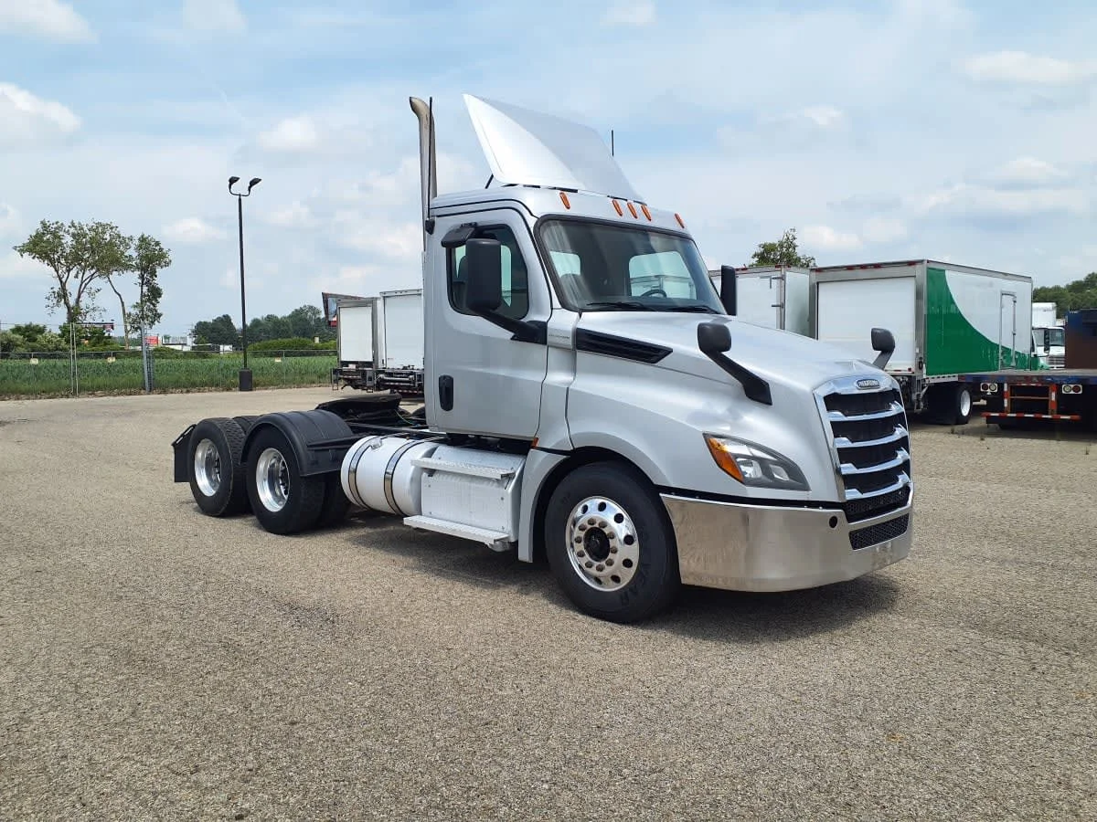 2020 Freightliner Cascadia in Wayland, MI — photo 3