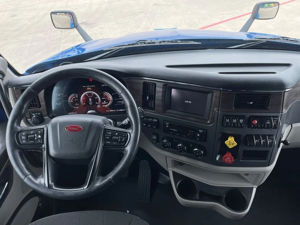 2023 Peterbilt 579 in Hattiesburg, MS — photo 11