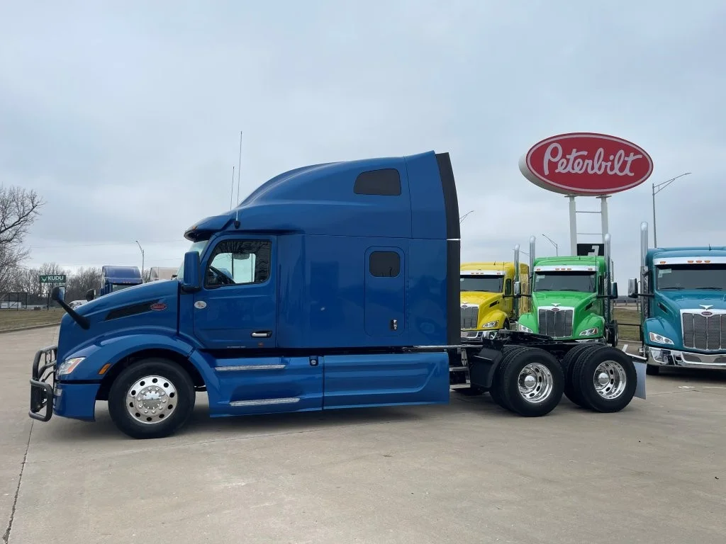 2023 Peterbilt 579 in Hattiesburg, MS — photo 2