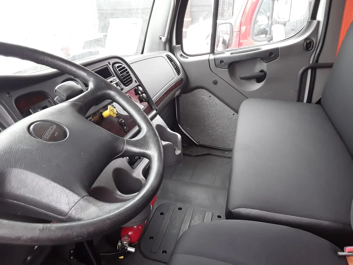 2016 Freightliner M2 106 - image 8