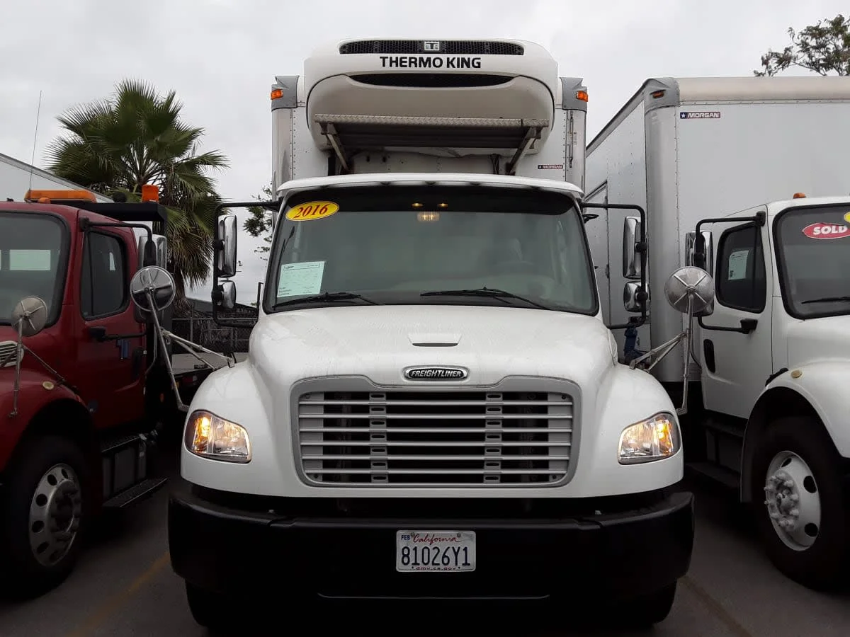 2016 Freightliner M2 106 - image 2