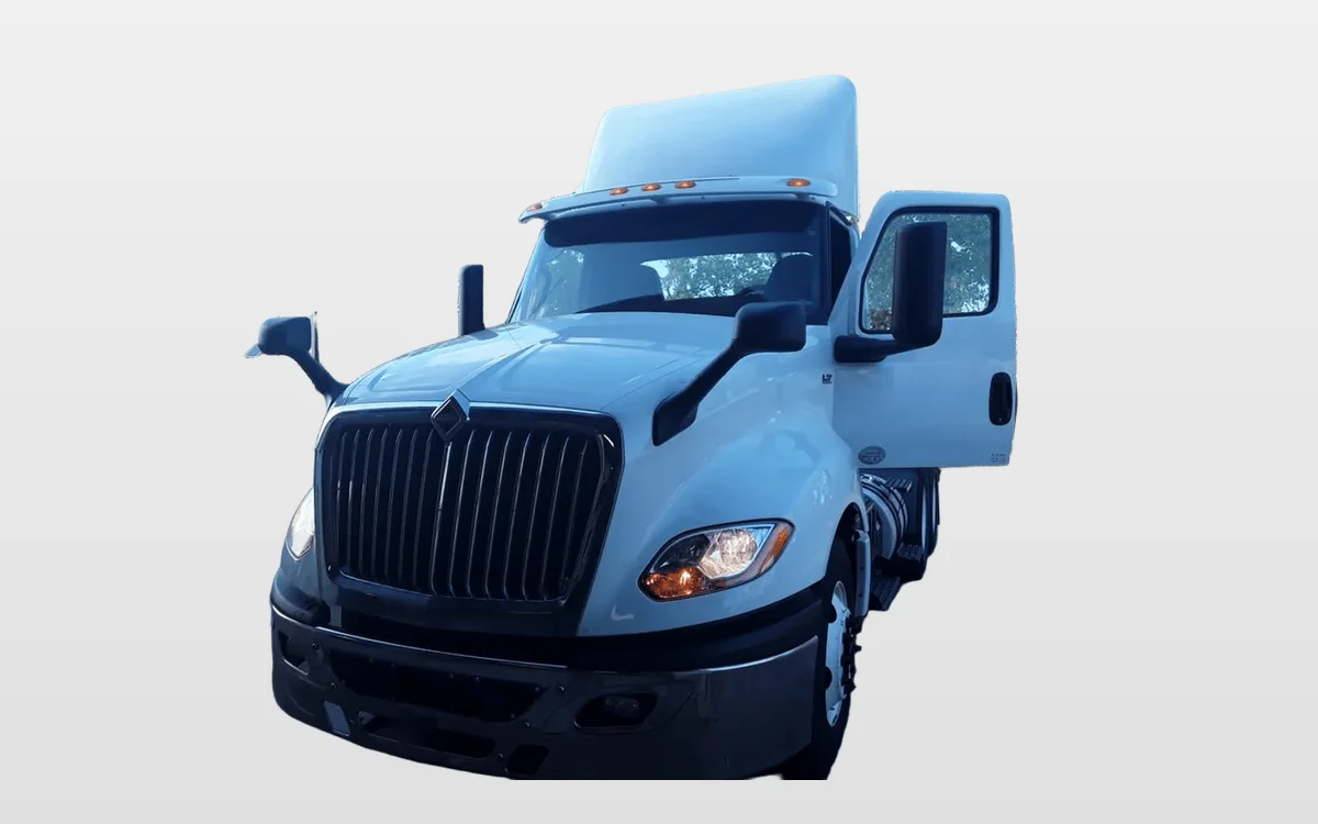 2018 International LT - image 1