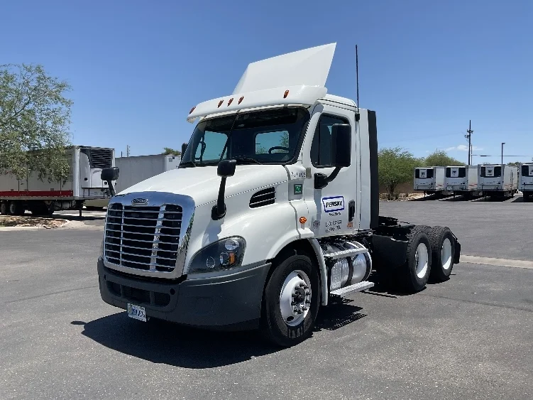 2020 Freightliner Cascadia in Corona, CA — photo 3