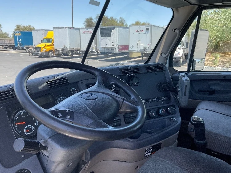 2020 Freightliner Cascadia in Corona, CA — photo 10