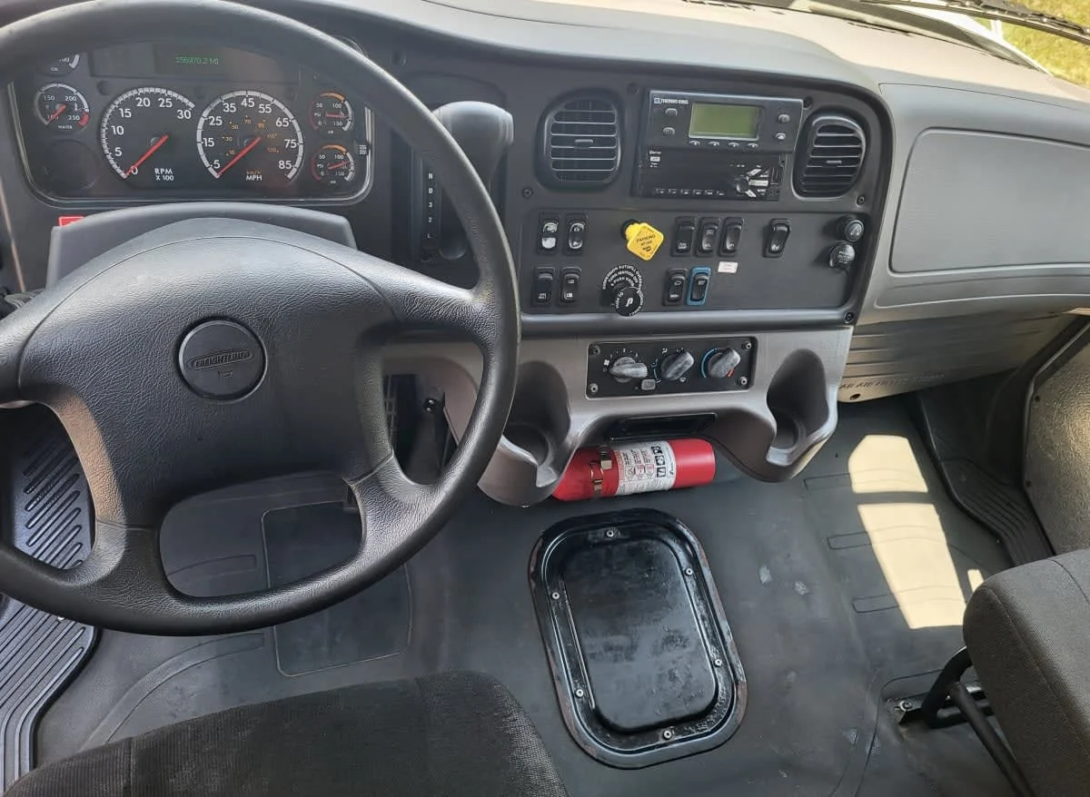 2020 Freightliner M2 106 in Jacksonville, FL — photo 8