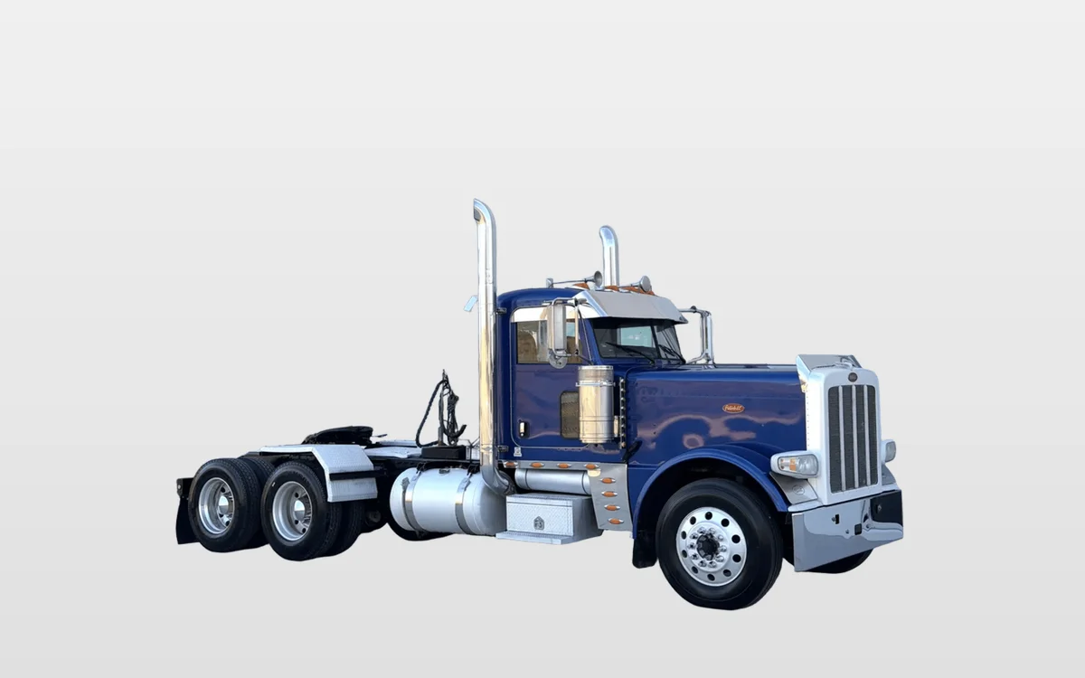 2017 Peterbilt 389 - image 1