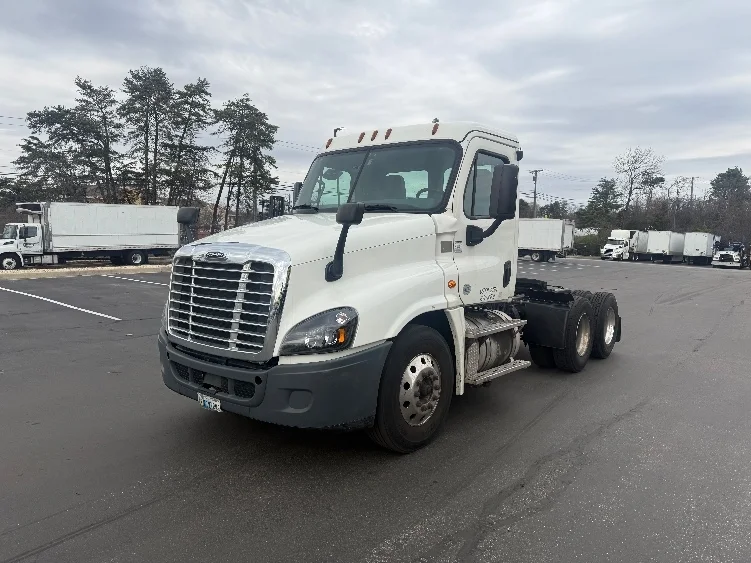 2019 Freightliner Cascadia in Jessup, MD — photo 3