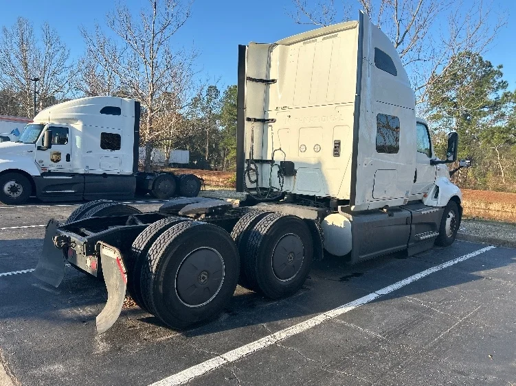 2023 International LT in Jacksonville, FL — photo 7
