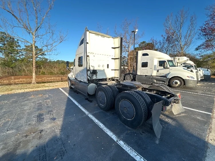 2023 International LT in Jacksonville, FL — photo 5