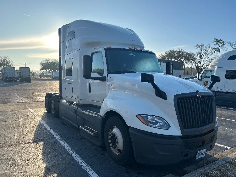 2023 International LT in Jacksonville, FL