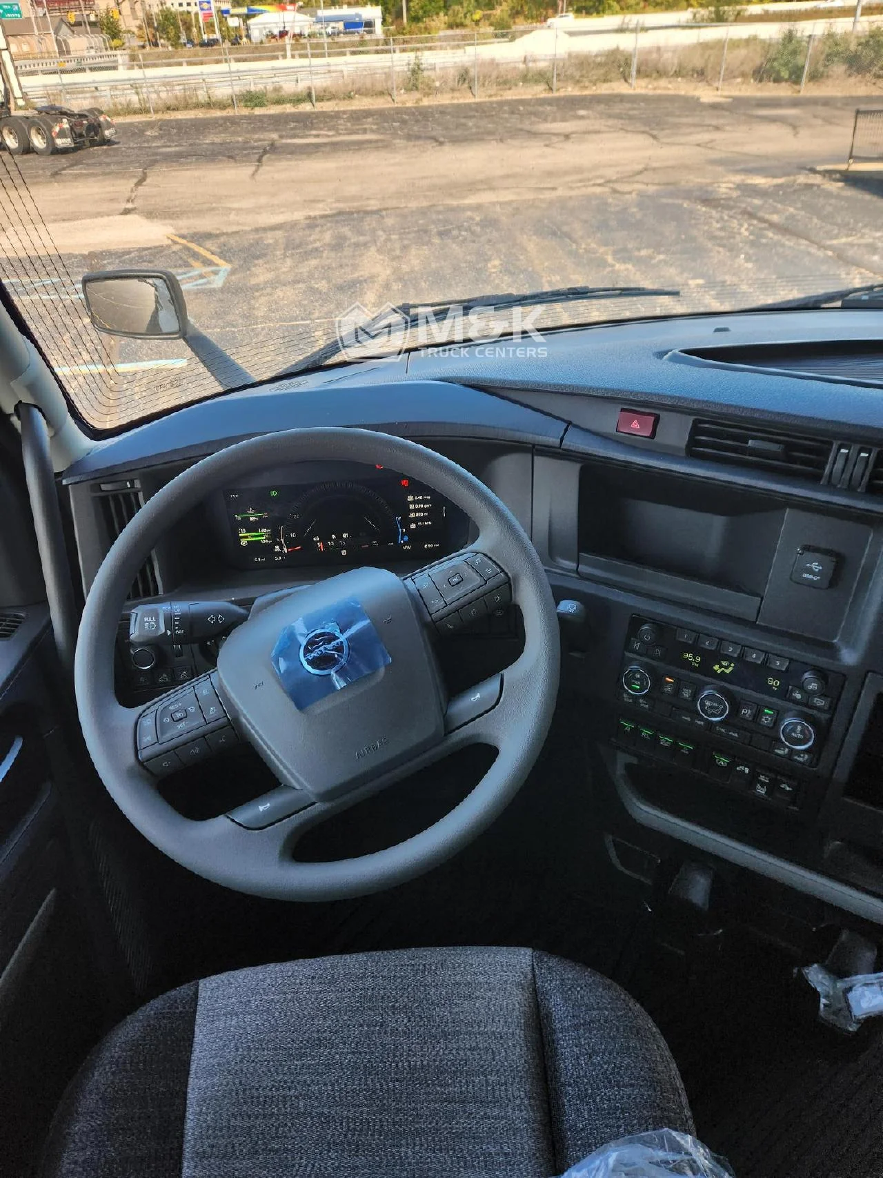 2026 Volvo VNL 860 in Romulus, MI — photo 7