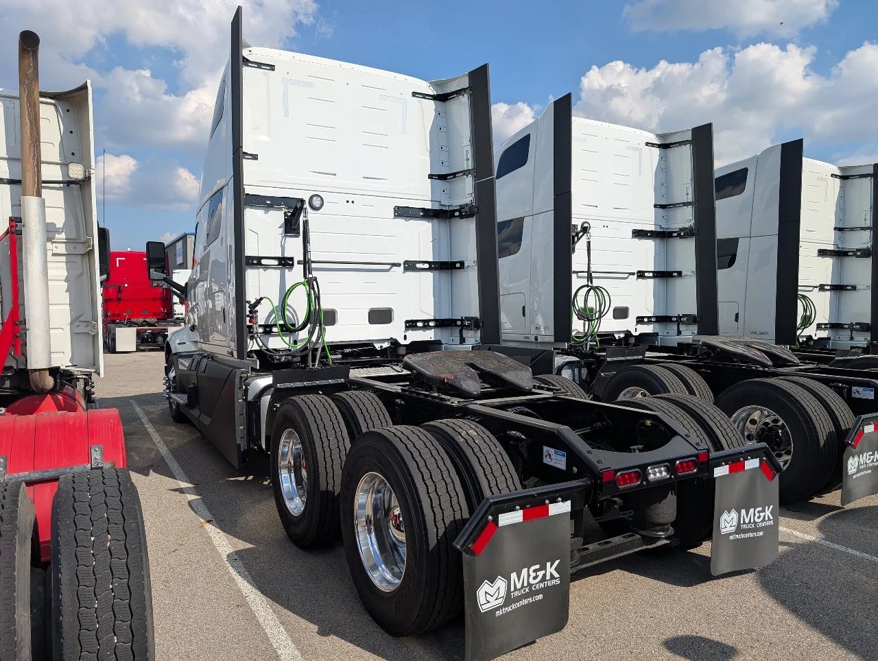 2026 Volvo VNL 860 in Romulus, MI — photo 4