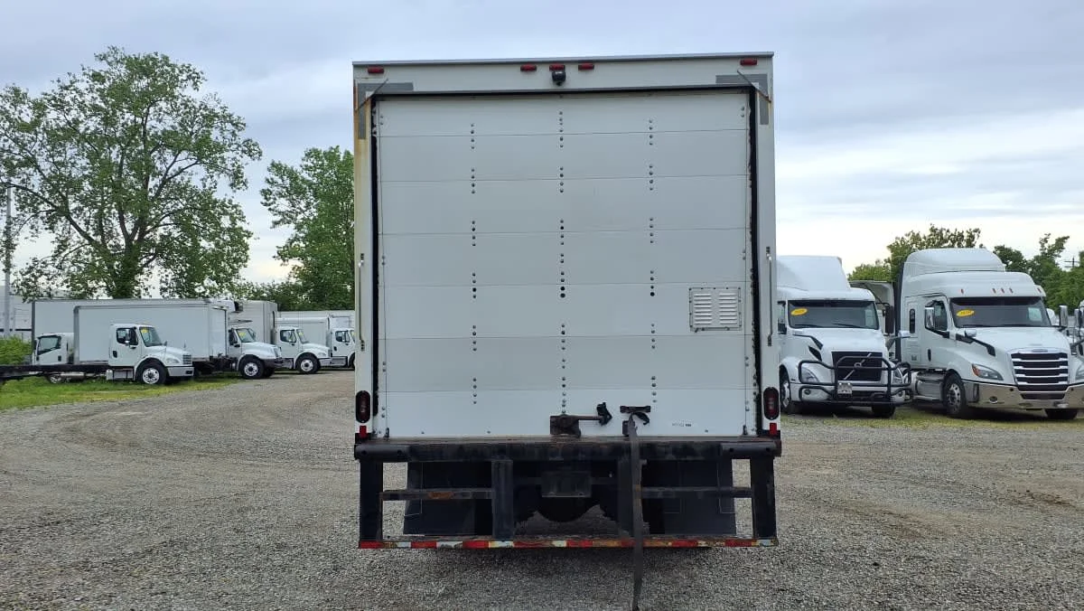 2022 Freightliner M2 106 in West Chester, OH — photo 5