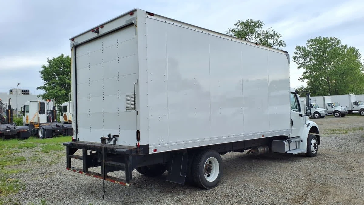 2022 Freightliner M2 106 in West Chester, OH — photo 4