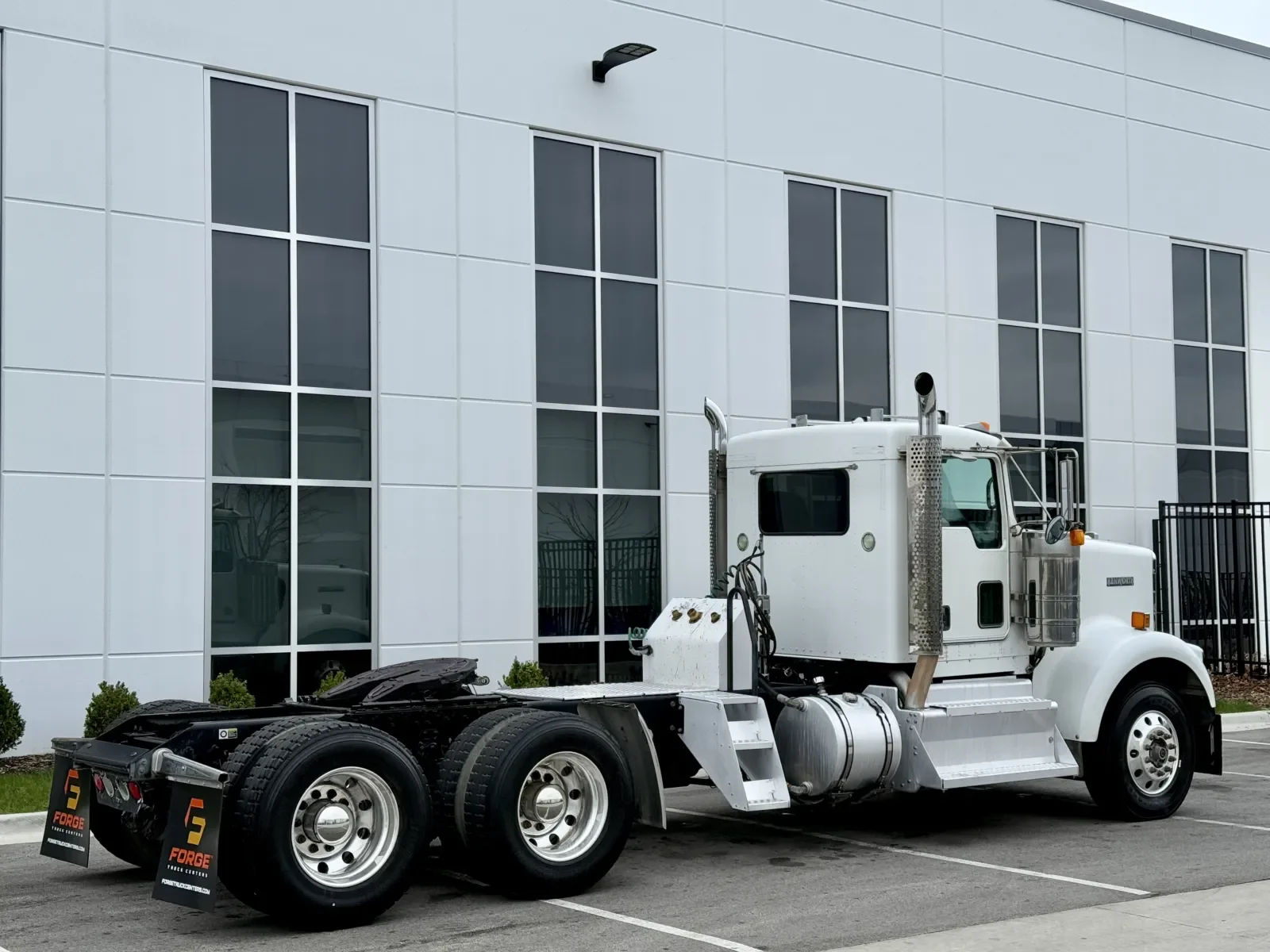 2015 Kenworth W900 in New Lenox, IL — photo 5